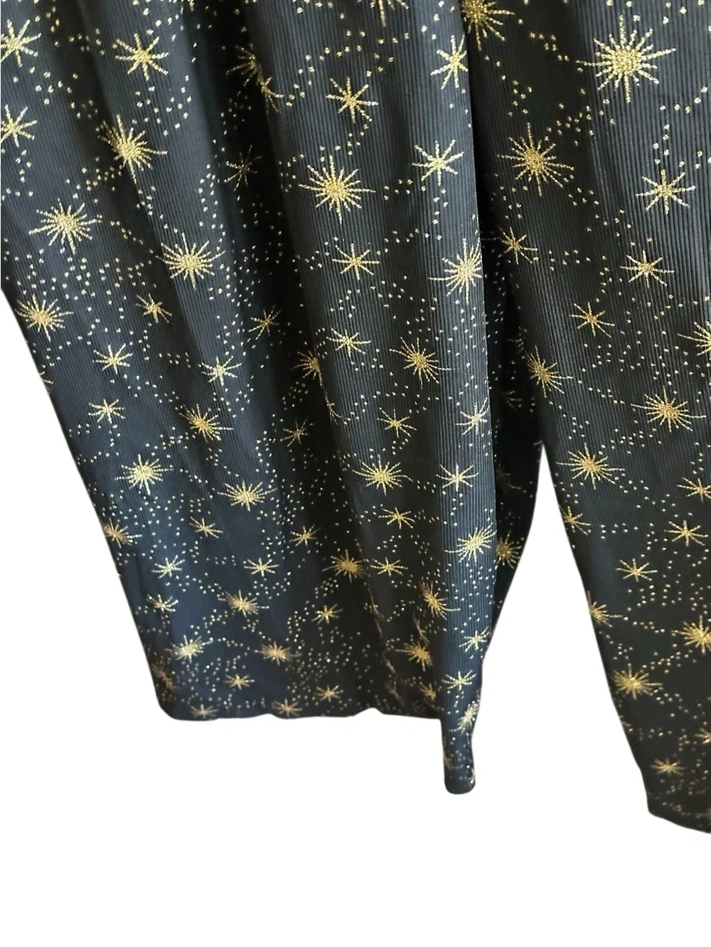 NWT Cider Black with Gold Star Print Sleeveless Romper. Size X-Large